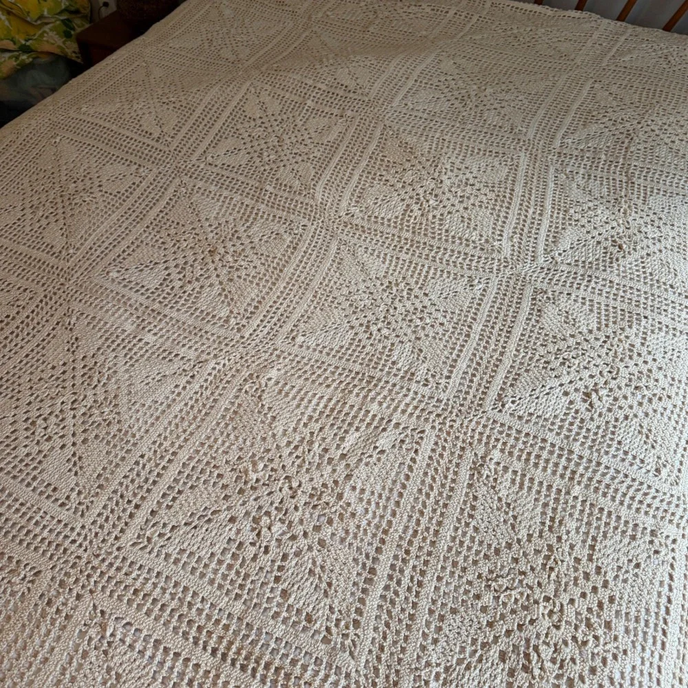 Vintage Handmade Crochet Bedspread Cream Popcorn Stitch Bobble Fringe 100x102